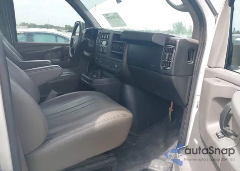 2015 Chevrolet Express 2500 Work Van z USA, uszkodzony, nr VIN 1GCWGFCF0F1109375